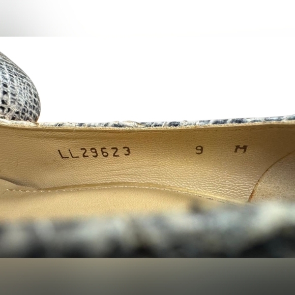 Stuart Weitzman NWT Heels Rowin Buff Whips Snake Print Size 9 - Picture 7 of 9